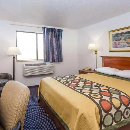 Super 8 By Wyndham Pontiac Ξενοδοχείο Εξωτερικό φωτογραφία