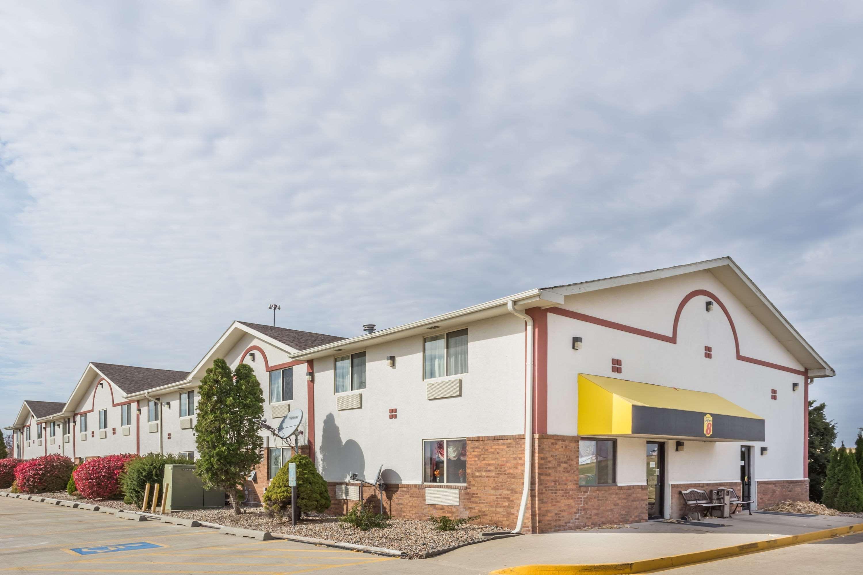 Super 8 By Wyndham Pontiac Ξενοδοχείο Εξωτερικό φωτογραφία